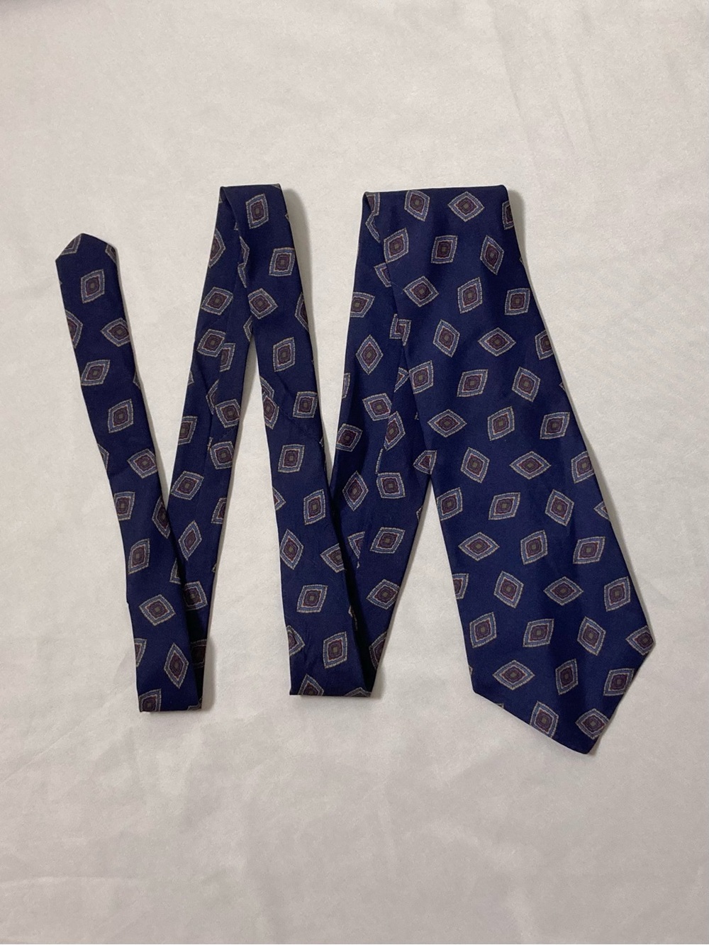 ⭐️ D. Reynolds Dark Blue Multicolor Diamond Pattern 100% Silk Necktie